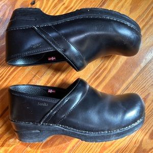 Sanita Black Leather Clogs Nursing Shoes size 40 size 9